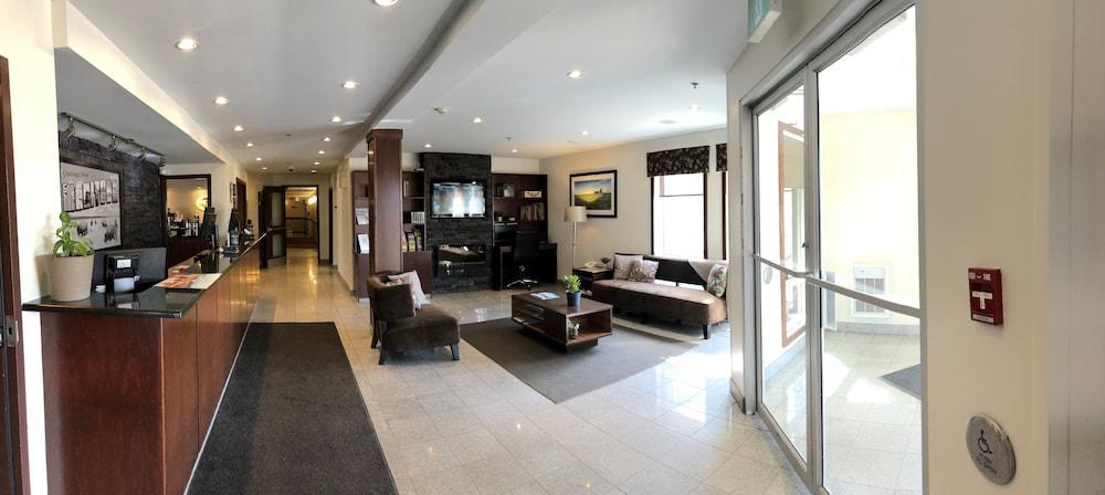 Super 8 By Wyndham Brandon Mb Motel Екстериор снимка