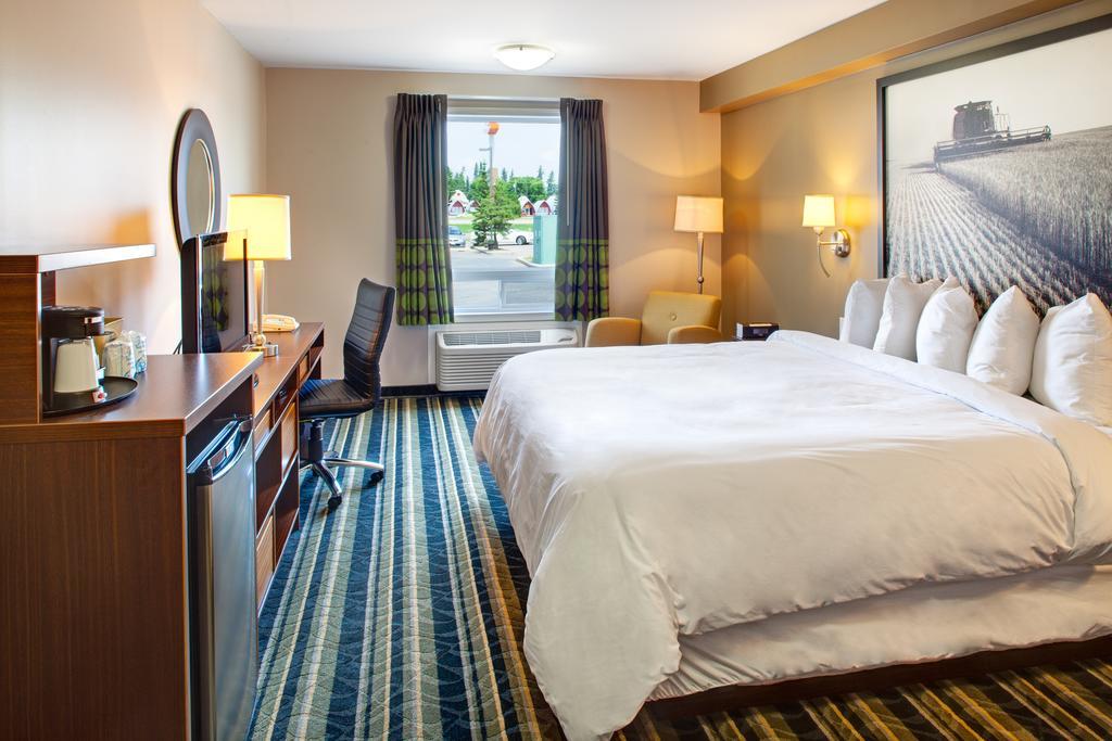 Super 8 By Wyndham Brandon Mb Motel Екстериор снимка