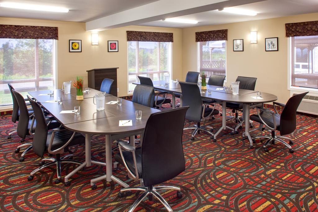 Super 8 By Wyndham Brandon Mb Motel Екстериор снимка