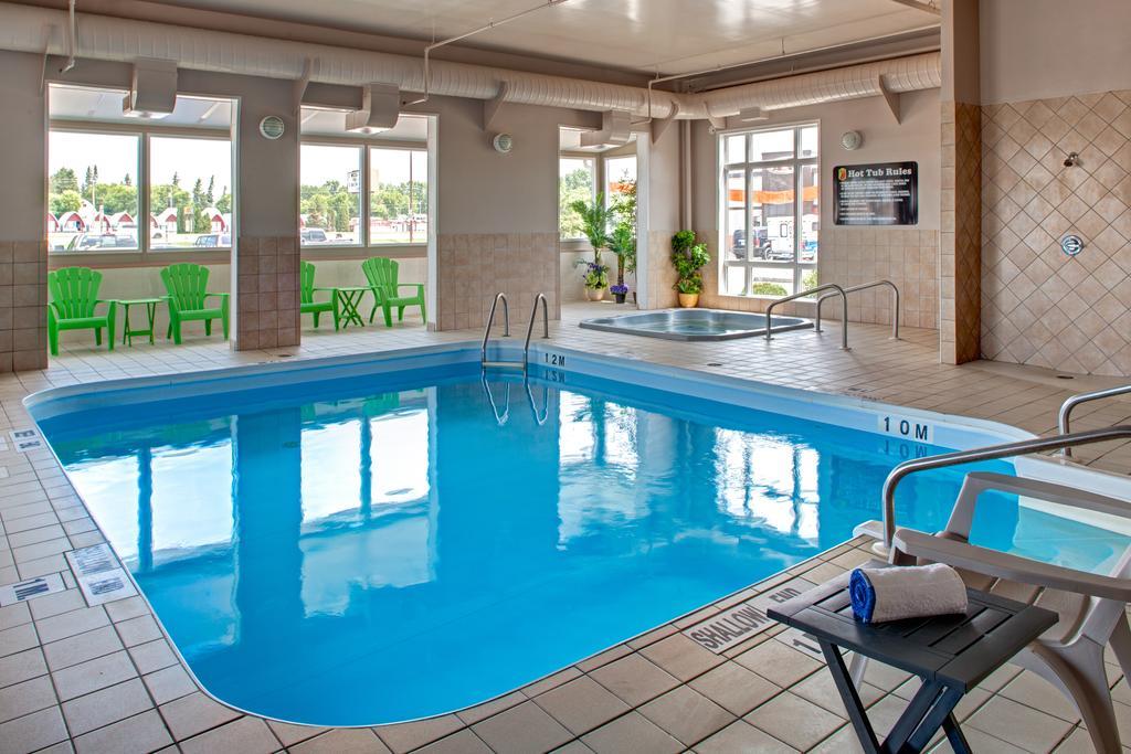 Super 8 By Wyndham Brandon Mb Motel Екстериор снимка