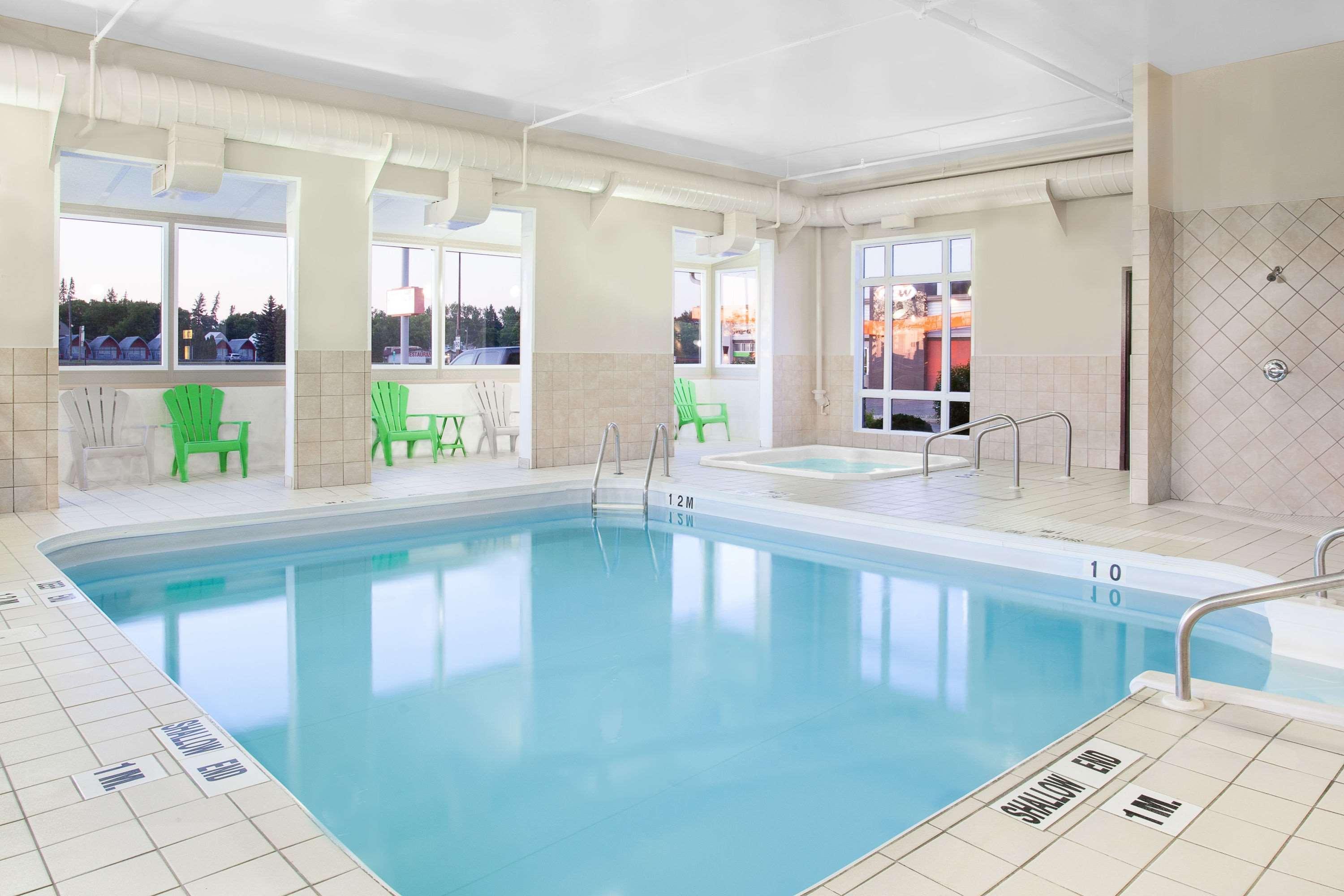 Super 8 By Wyndham Brandon Mb Motel Екстериор снимка